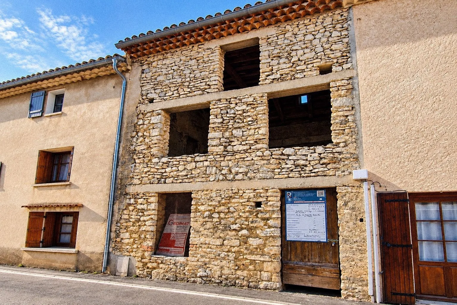 La façade avant travaux, à Villes-sur-Auzon